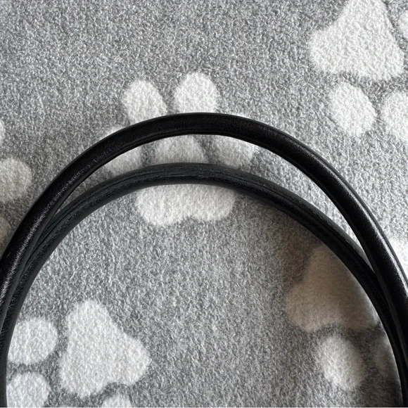 Handbag with Silver Heart Hardware - Picture 6 of 12